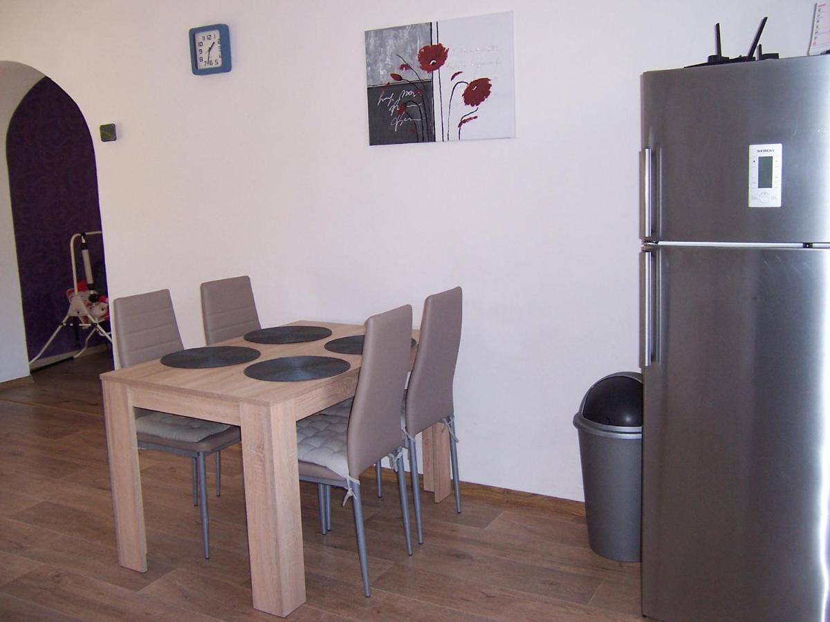 Salas-Dum Pro Spolecnou Dovolenou Az 11 Osob Esterno foto